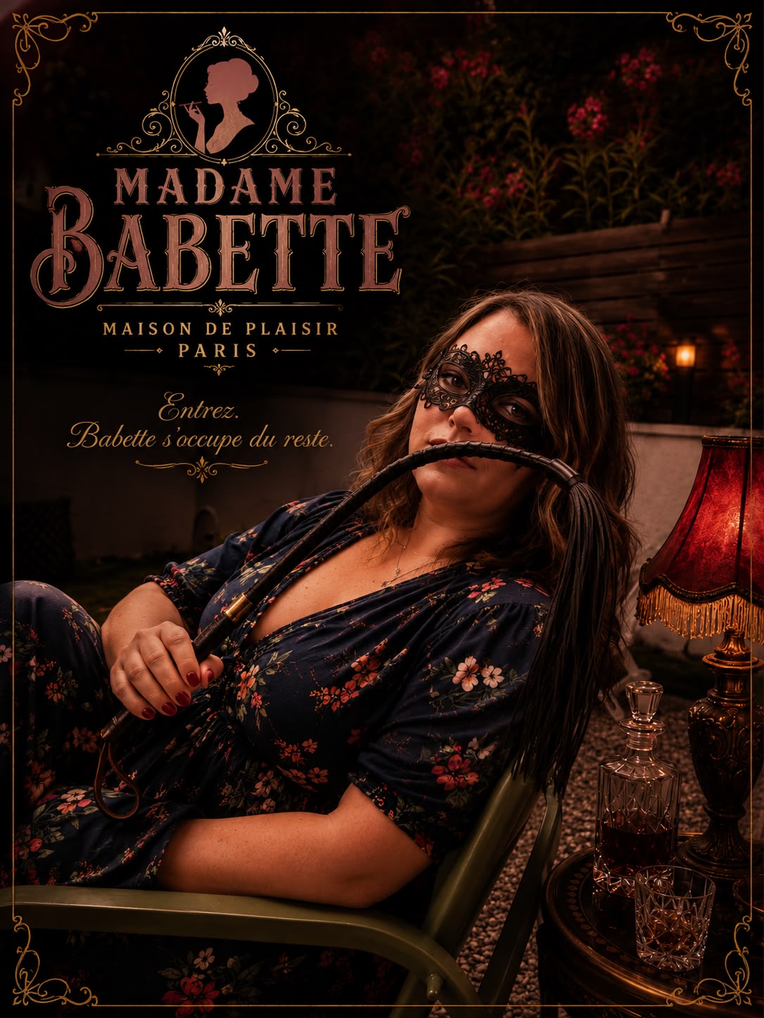 Madame Babette con antifaz de encaje